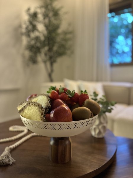 جاط فواكه مزخرف مع قاعده خشب