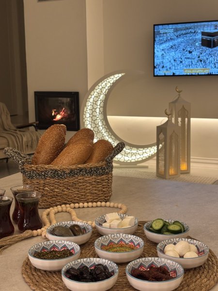 صحون عدد 7 لون فيروزي وابيض