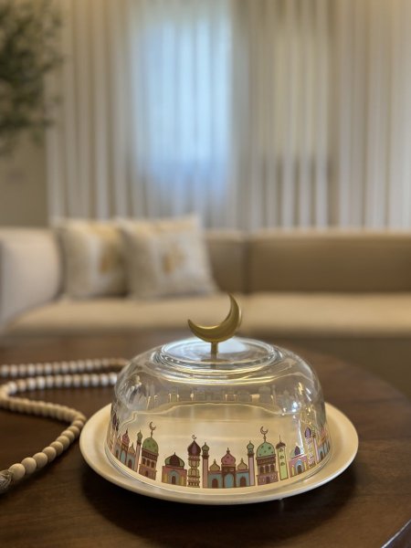 مضيفة قطايف مجموعة السلام